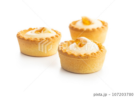 Sweet tarlets. Tasty mini tarts. Mini pie with cream isolated on white background. 107203780
