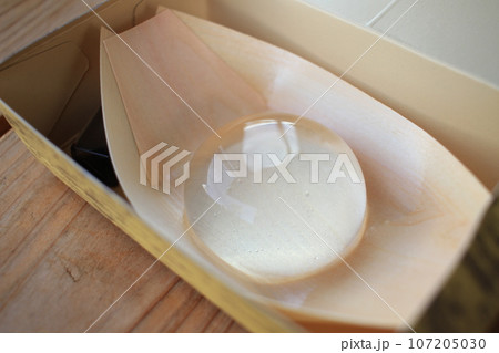 透き通ったお菓子 水信玄餅 透き通ったお菓子 水信玄餅 107205030