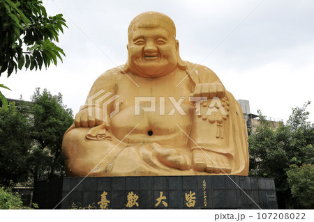 台湾 台中 臨済宗宝覚寺の金の大仏 台湾 台中 臨済宗宝覚寺の金の大仏 107208022