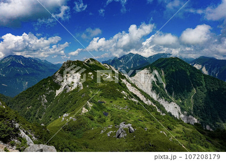 裏銀座から望む山々 107208179