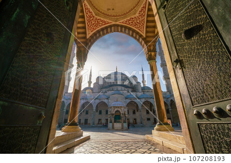 The Sultanahmet Mosque (Blue Mosque) in Istanbul, Turkey 107208193
