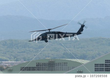 航空自衛隊UH-60Jブラックホーク救難ヘリコプター 107208508