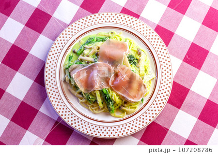 菜の花と生ハムのグリーンピースクリームソースパスタ 107208786