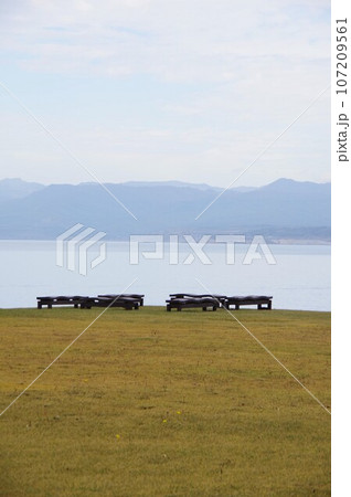 北海道江差町 かもめ島から乙部町の滝瀬海岸方面を望む 北海道江差町 かもめ島から乙部町の滝瀬海岸方面を望む 107209561