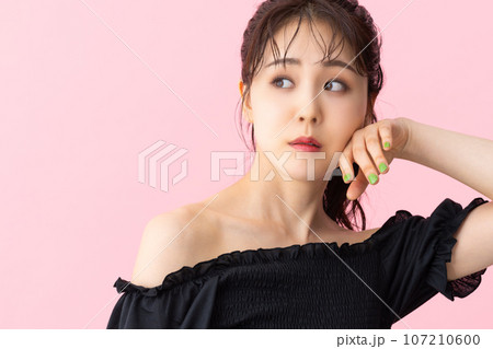 若い女性のビューティ 若い女性のビューティ 107210600