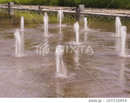 噴水のある風景 107210954