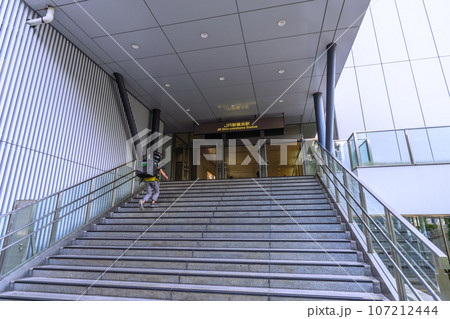 日本の横浜都市景観 9月。相鉄新横浜線・東急新横浜線開業（3月）で利便性が向上した新横浜駅 107212444