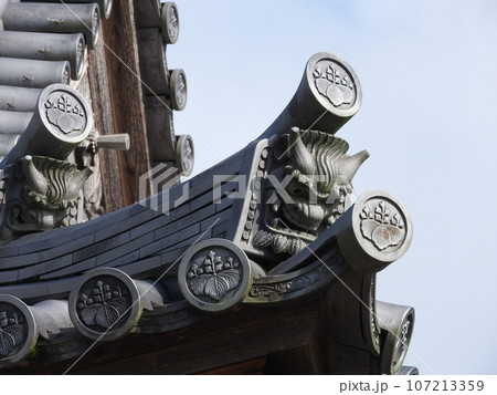 鬼瓦と鳥衾(とりぶすま) 鬼瓦と鳥衾(とりぶすま) 107213359