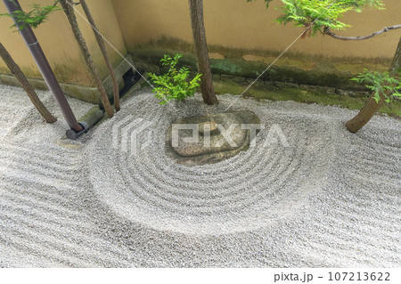 大徳寺塔頭 龍源院 滹沱底(阿吽の庭) 吽の石 大徳寺塔頭 龍源院 滹沱底(阿吽の庭) 吽の石 107213622