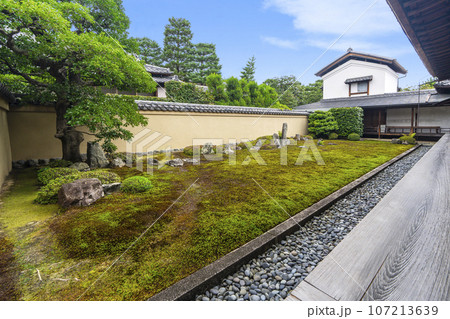 大徳寺塔頭　龍源院　方丈北庭「龍吟庭」（京都紫野） 107213639