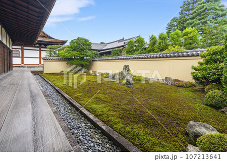 大徳寺塔頭　龍源院　方丈北庭「龍吟庭」 107213641