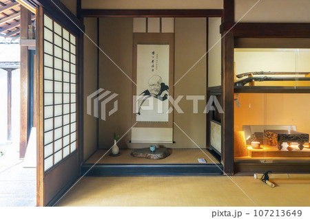 大徳寺塔頭　龍源院　書院の掛け軸（日日是好日） 107213649