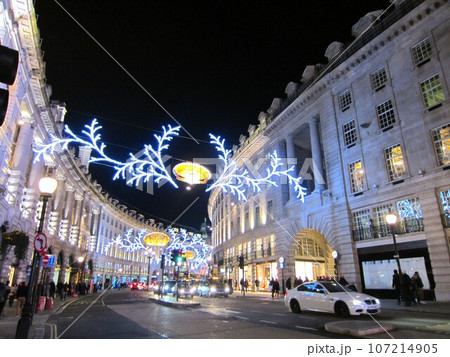 ロンドン、リージェントストリートのクリスマス ロンドン、リージェントストリートのクリスマス 107214905