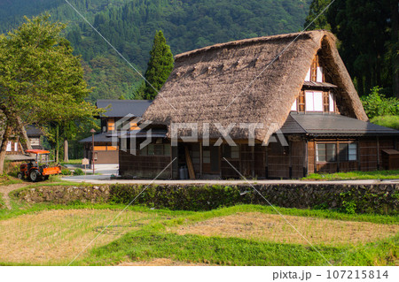 日本の伝統的な住居 日本の伝統的な住居 107215814