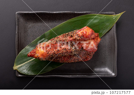 牛タン　(黒胡椒＆スモーク)　牛タン加工品 107217577