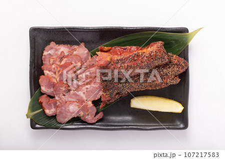 牛タン (黒胡椒&スモーク) 牛タン加工品 牛タン (黒胡椒&スモーク) 牛タン加工品 107217583