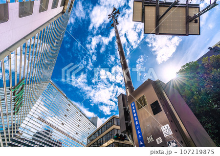 日本の横浜都市景観 防災都市ヨコハマ…SOTETSU 横浜駅前の津波警報伝達システムなどを望む=9月 日本の横浜都市景観 防災都市ヨコハマ…SOTETSU 横浜駅前の津波警報伝達システムなどを望む=9月 107219875