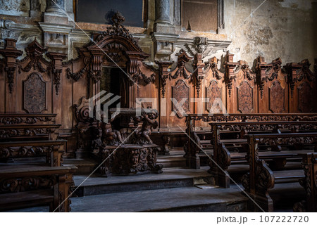 Beautiful wooden decoration, benches and a pupit in the abandoned church Santo Siro e Libera in Verona Beautiful wooden decoration, benches and a pupit in the abandoned church Santo Siro e Libera in Verona 107222720