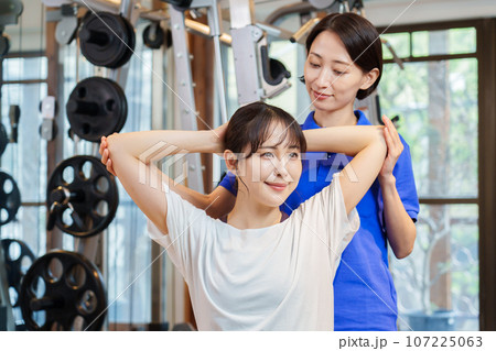 スポーツ整体 首のストレッチ スポーツ整体 首のストレッチ 107225063