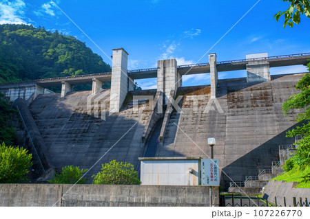 合角ダム 真夏の風景 秩父市上吉田 合角ダム 真夏の風景 秩父市上吉田 107226770