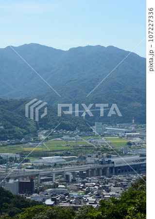 北陸新幹線延伸前の敦賀市内を走行試験するイーストアイ（北陸新幹線 敦賀-越前たけふ,2023年9月） 107227336