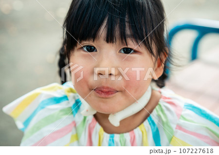 5 years old 107227618