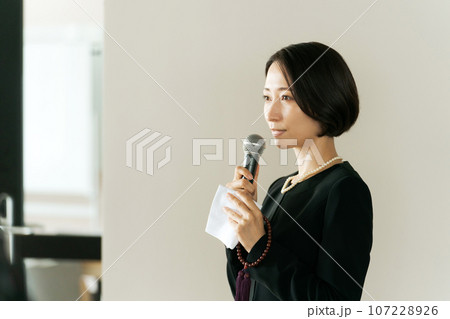 喪主の挨拶の画像 喪主の挨拶の画像 107228926