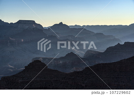 USA, Arizona, Grand Canyon National Park, South Rim, Sunrise at south rim of Grand Canyon 107229602