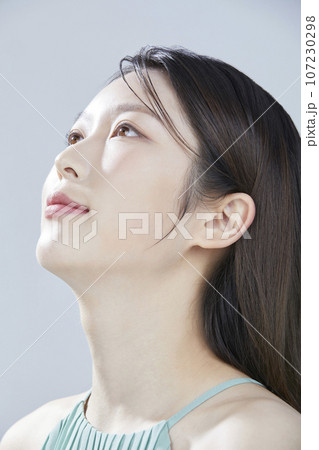 beauty concept photo of korean asain beautiful woman with cosmetic beauty concept photo of korean asain beautiful woman with cosmetic 107230298