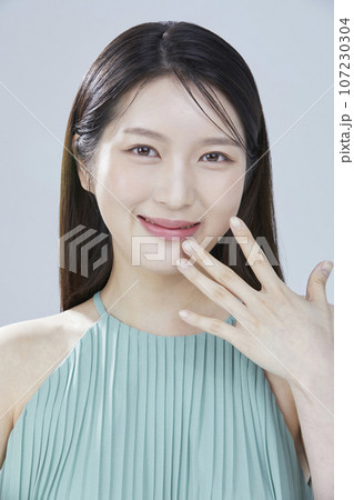 beauty concept photo of korean asain beautiful woman with cosmetic 107230304