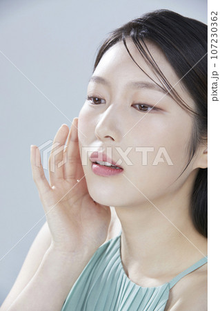 beauty concept photo of korean asain beautiful woman with cosmetic 107230362