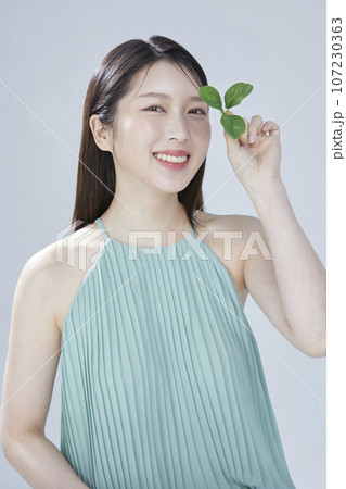 beauty concept photo of korean asain beautiful woman with cosmetic beauty concept photo of korean asain beautiful woman with cosmetic 107230363