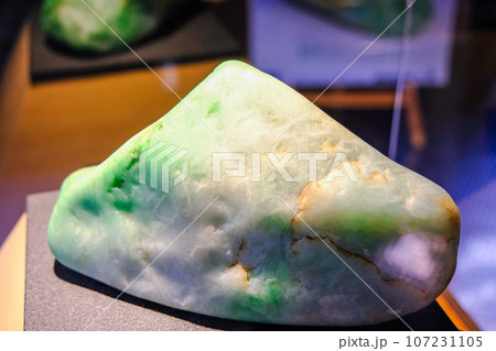 緑色ヒスイ 107231105