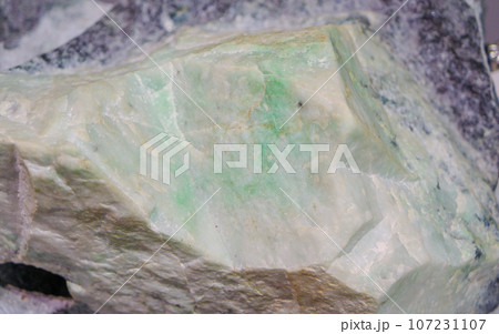 ひすい原石 107231107