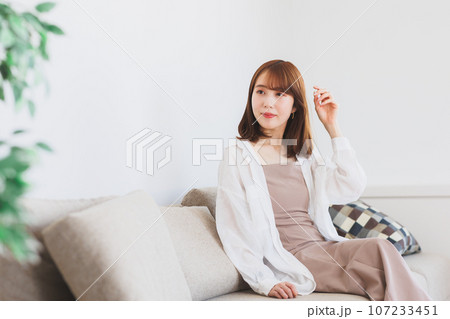 くつろぐ 107233451