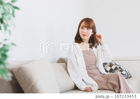 くつろぐ 107233453