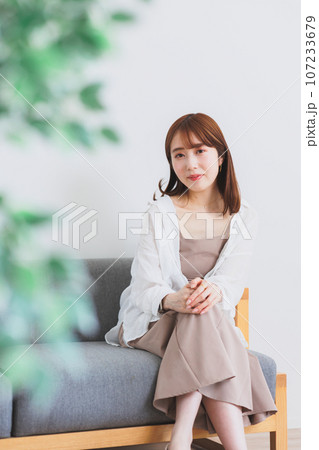 くつろぐ 107233679