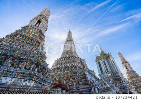 タイの暁の寺　ワットアルン（2023年撮影） 107234421