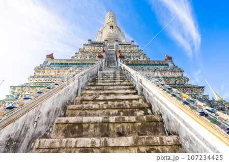 タイの暁の寺　ワットアルン（2023年撮影） 107234425