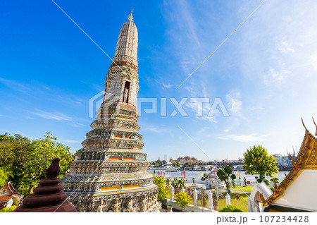 タイの暁の寺　ワットアルン（2023年撮影） 107234428