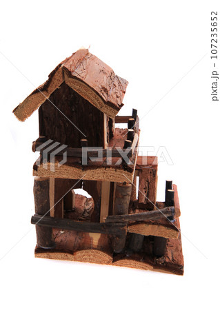 small wooden mouse house 107235652