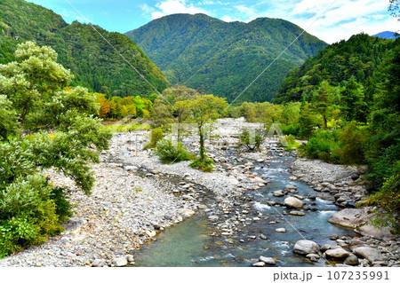 宝橋/蒲田川より上流方向(たから流路工)を望む(岐阜県高山市)【2023.9】 宝橋/蒲田川より上流方向(たから流路工)を望む(岐阜県高山市)【2023.9】 107235991