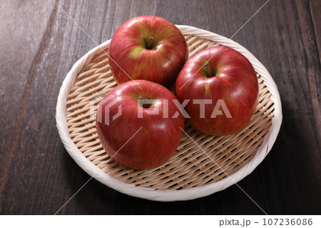 りんご サンつがる りんご サンつがる 107236086