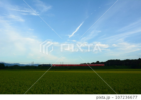 EF65形電気機関車に甲種輸送される東京メトロ2000系（東海道本線 稲枝-能登川,2023年9月） 107236677