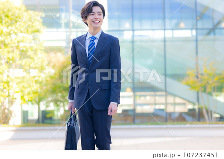 ビジネス　新入社員のポートレート　撮影協力「LINK FOREST」 107237451