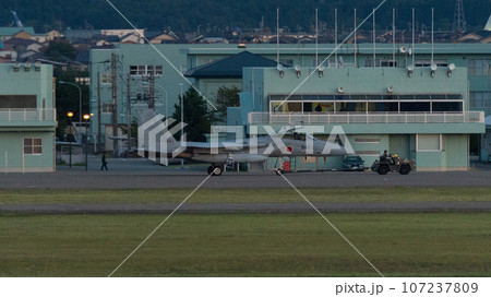 夕暮れの航空自衛隊F-15Jイーグル 夕暮れの航空自衛隊F-15Jイーグル 107237809