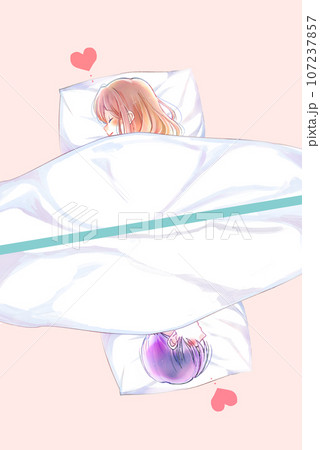 ベッドで想い合う男女 107237857