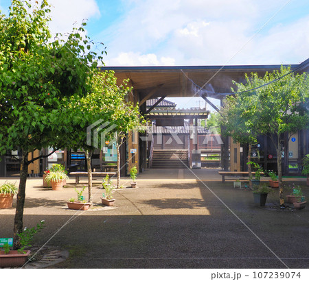 夏の宮城県大崎市岩出山・有備館駅 JR東日本・陸羽東線 夏の宮城県大崎市岩出山・有備館駅 JR東日本・陸羽東線 107239074