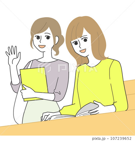 講義室で笑顔の大学生 107239652