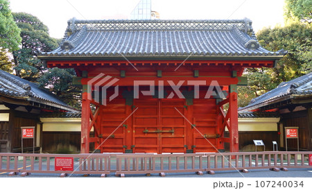 東京大学赤門 本郷キャンパスの旧加賀屋敷御守殿門(ごしゅでんもん)国の重要文化財 東京都文京区本郷 東京大学赤門 本郷キャンパスの旧加賀屋敷御守殿門(ごしゅでんもん)国の重要文化財 東京都文京区本郷 107240034